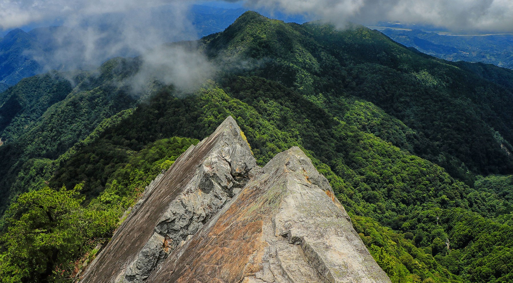脊梁山脉旅游 